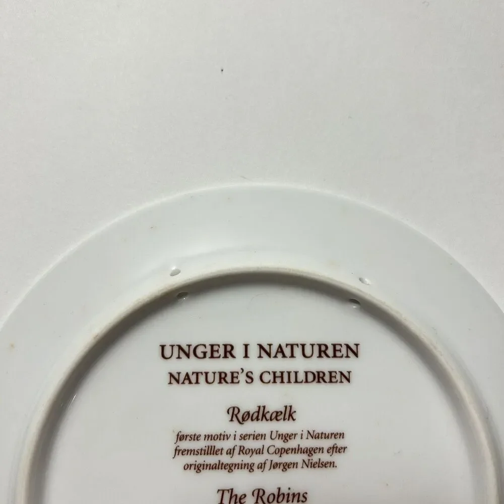 ROYAL COPENHAGEN Plate THE ROBINS Nature's Children Series